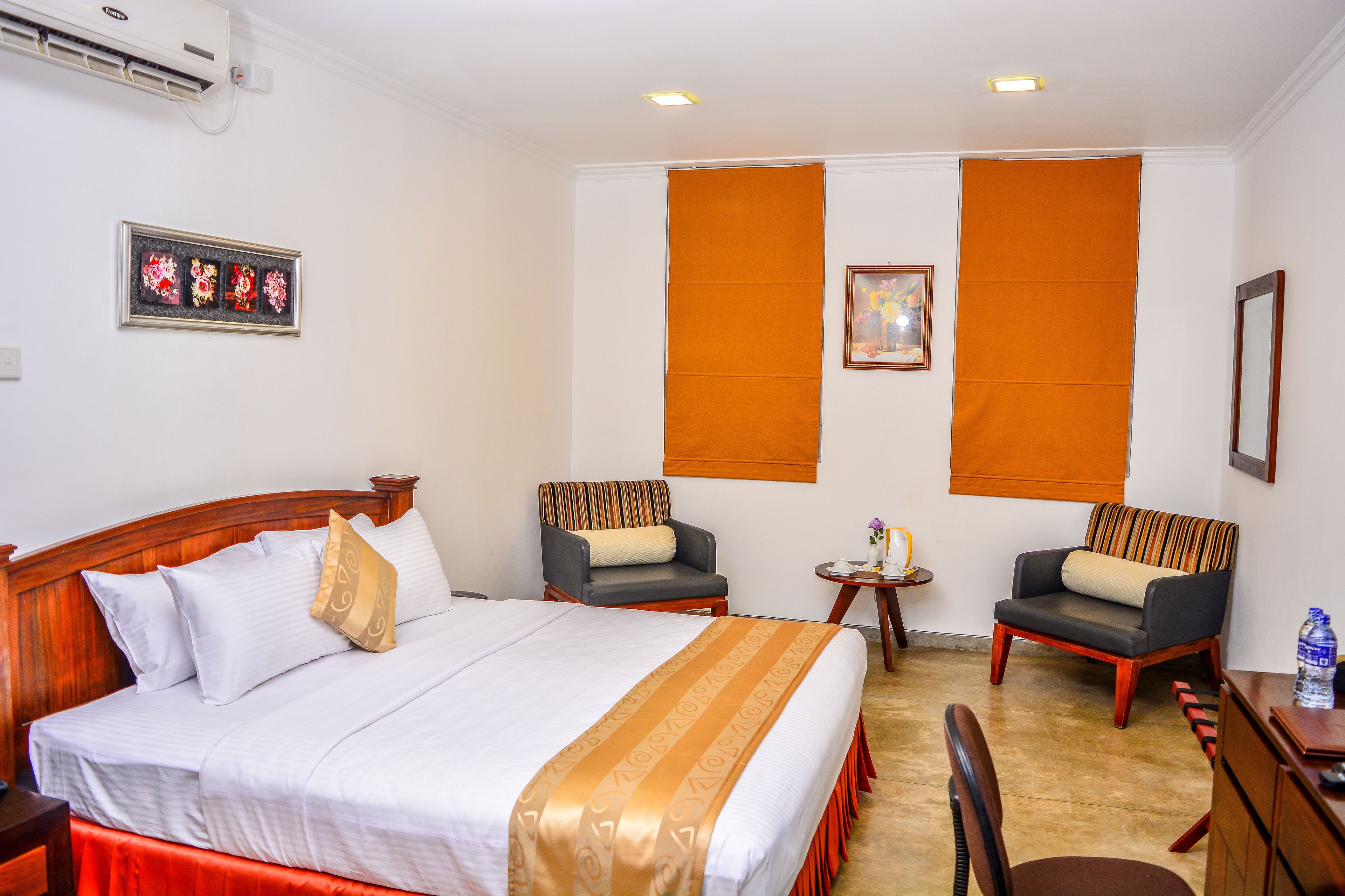 Deluxe dubbelrum | Värdeförvaringsskåp på rummet, skrivbord och ljudisolering