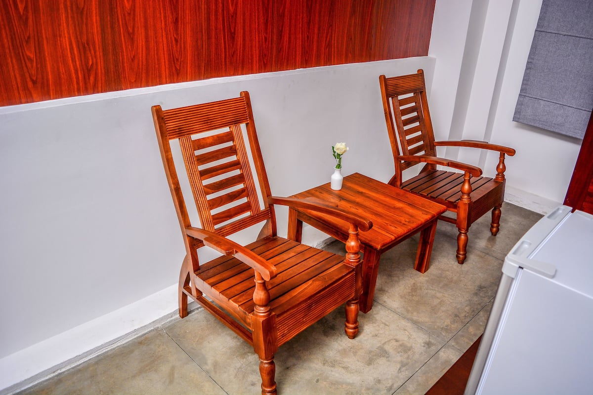 Standard Double Room | In-room safe, desk, soundproofing, iron/ironing board