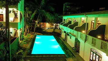 Outdoor pool, sun loungers