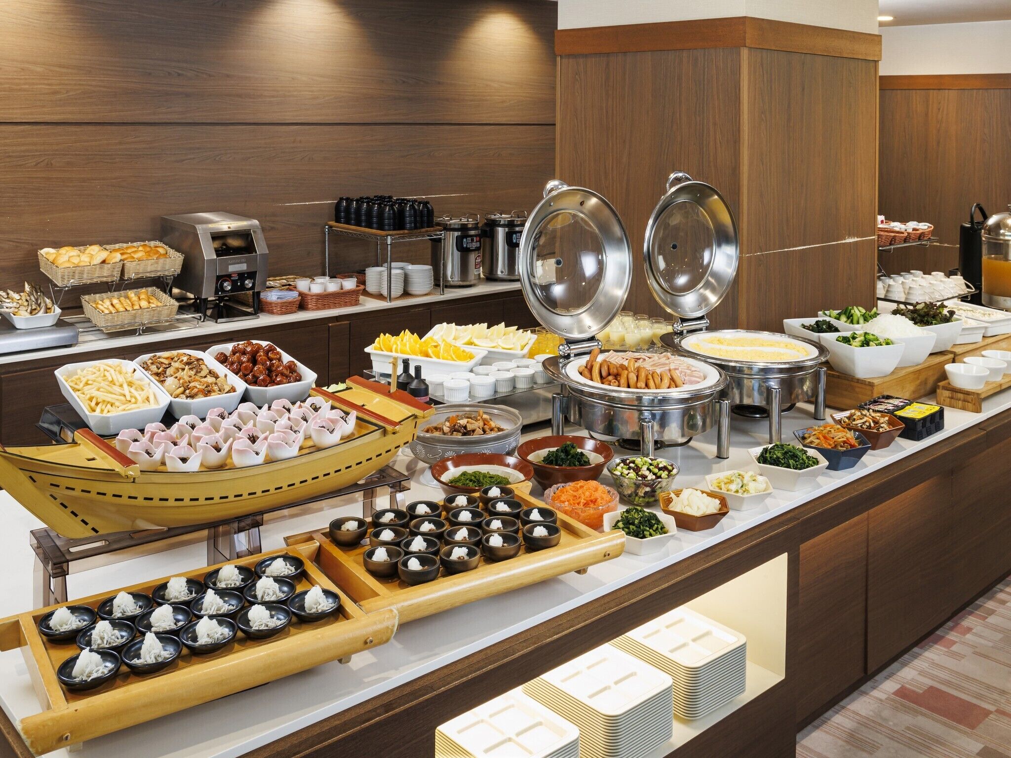 Päivittäinen buffetaamiainen (2420 JPY per henkilö)