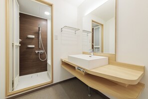 Deluxe Japanese-Western-Style Room(Non-smoking) | Bathroom | Free toiletries, hair dryer, towels, shampoo - Wan Wan Paradise Toba (Toba)