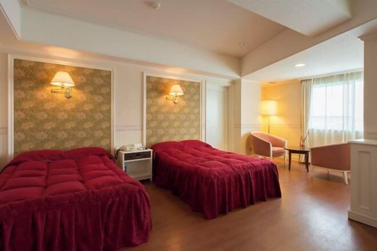 1 bedroom, bed sheets