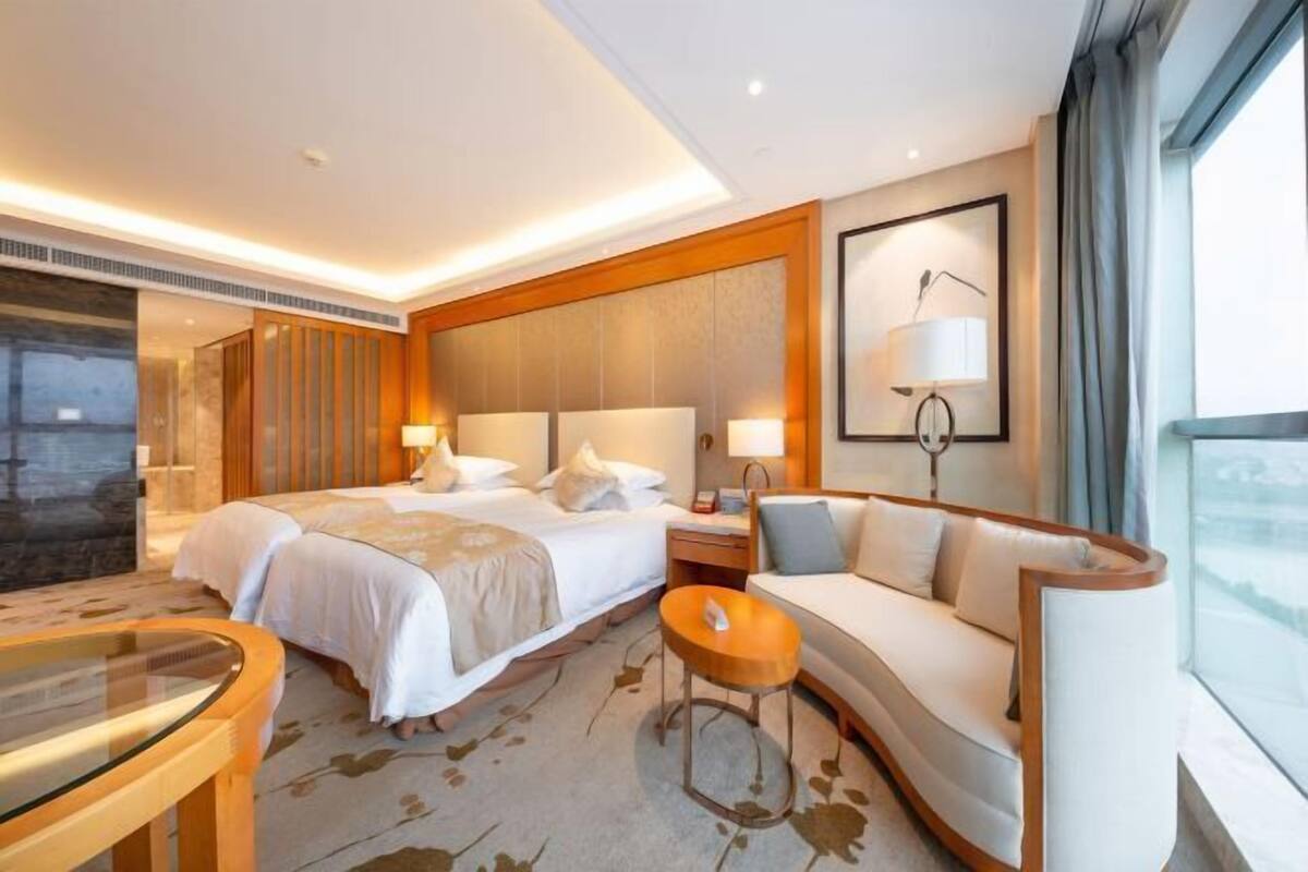 Minibar, in-room safe, desk, blackout curtains
