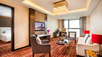 Business Suite | Living area | TV