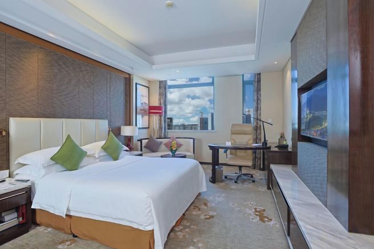 Minibar, in-room safe, desk, blackout curtains
