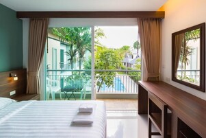 Deluxe Double or Twin Room with Pool View | 테라스/파티오