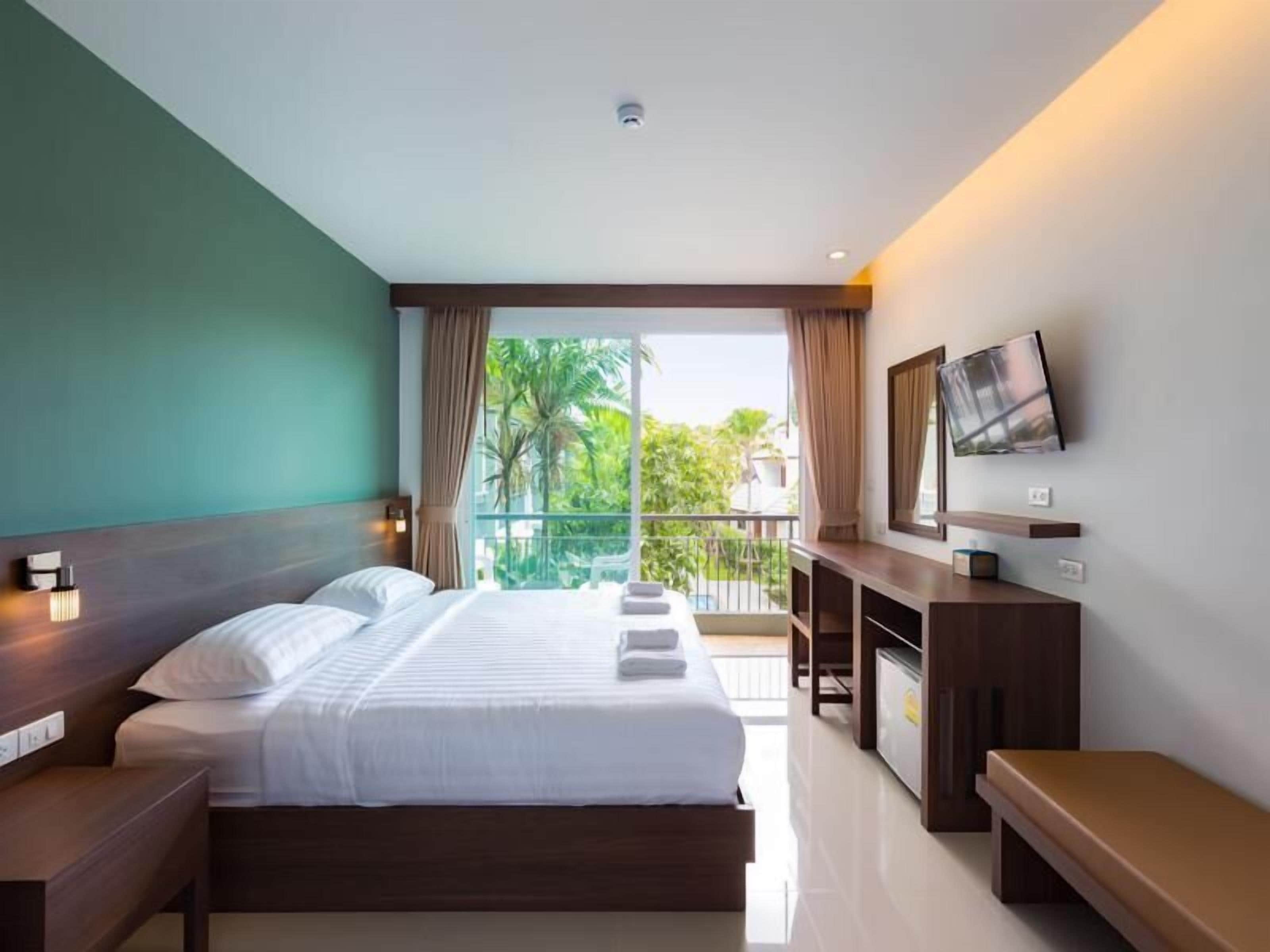 Deluxe Double or Twin Room with Pool View | Utsikt från rummet