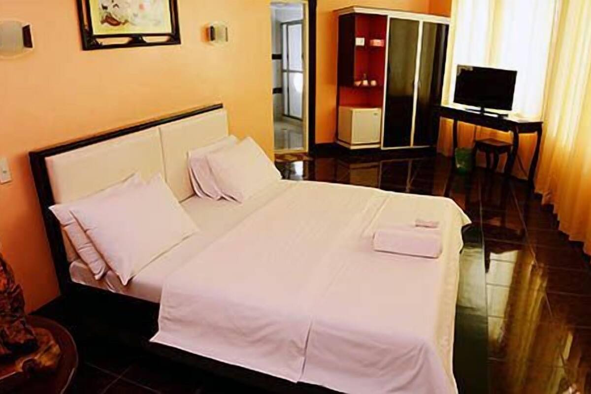 Suite, Balcony | In-room safe, desk
