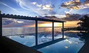 2 piscinas al aire libre