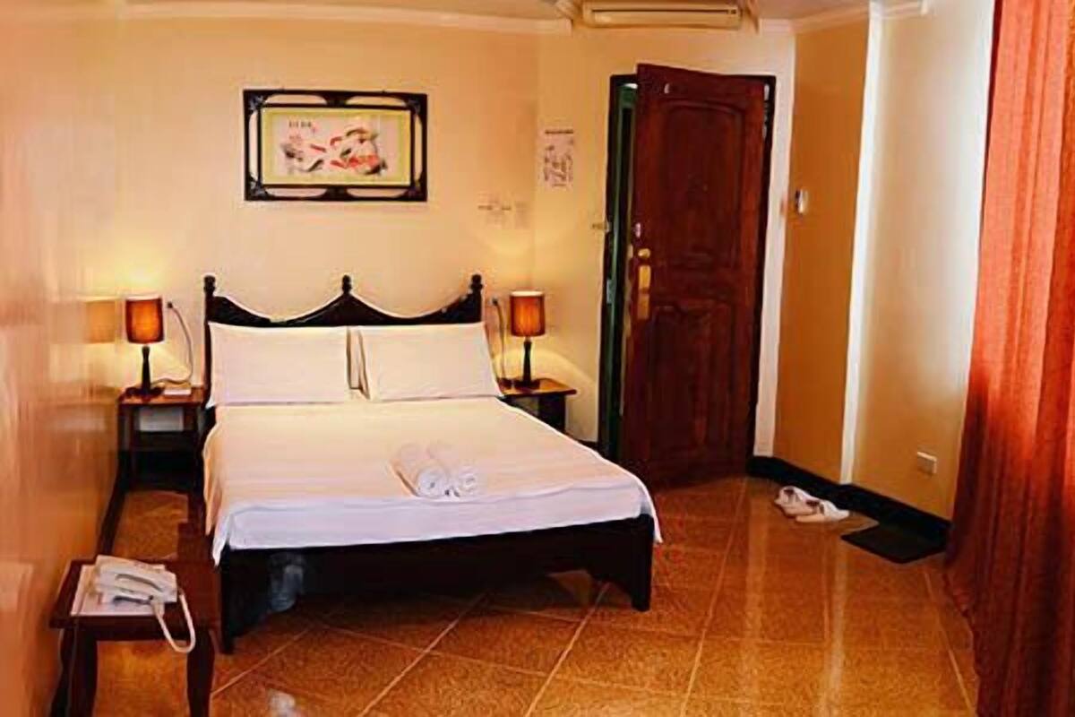 Deluxe Double Room | In-room safe, desk