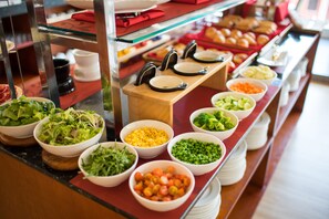 Breakfast buffet - Orussey One Hotel & Apartment (Phnom Penh)
