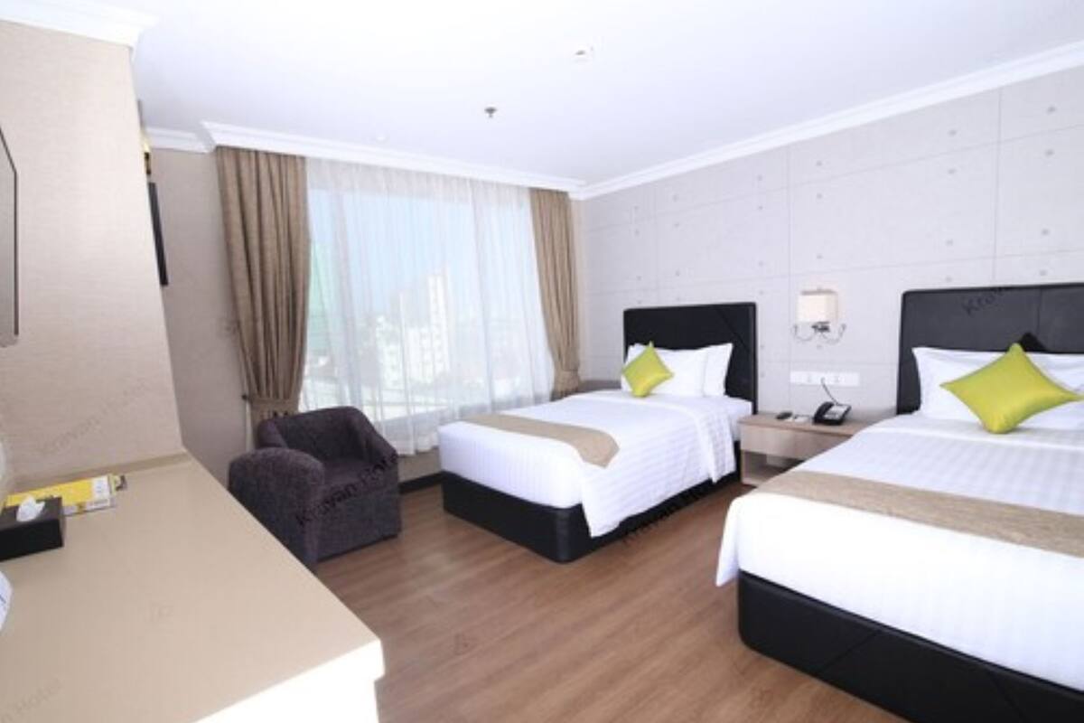 Family Triple Room | Premium bedding, in-room safe, desk, soundproofing