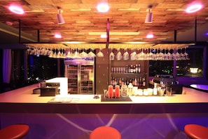 Bar (on property) - Kravan Hotel (Phnom Penh)