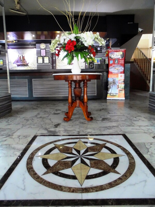 ฝ่ายต้อนรับ