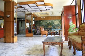Lobby sitting area - OYO 2487 Sampurna Jaya Hotel (Tanjung Pinang)