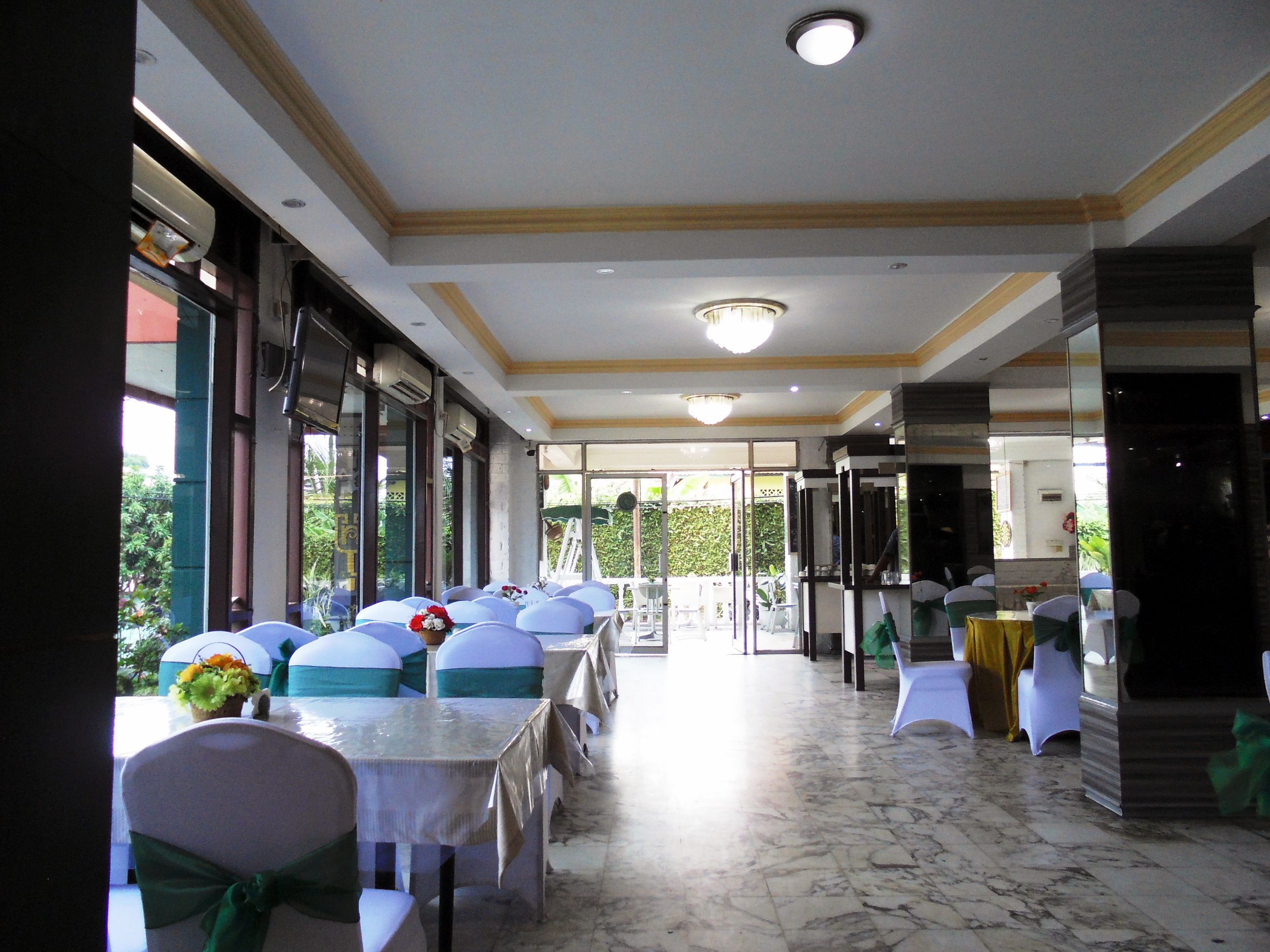 Breakfast, lunch, dinner served; Asian cuisine 