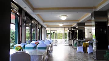 Breakfast, lunch, dinner served; Asian cuisine