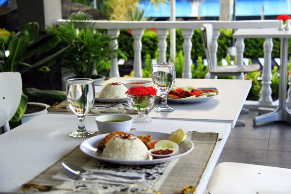 Food and drink - OYO 2487 Sampurna Jaya Hotel (Tanjung Pinang)