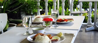 OYO 2487 Sampurna Jaya Hotel