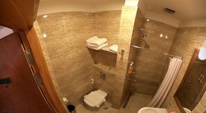 Superior Double or Twin Room, 1 Bedroom | Bathroom | Shower, free toiletries, towels