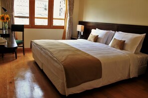 Caja fuerte, sistema de insonorización, camas supletorias y wifi gratis