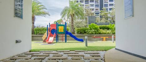 Área de juegos infantiles al aire libre