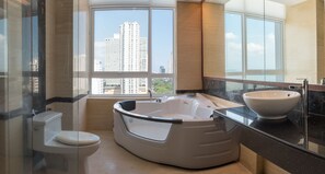 Shower, free toiletries, hair dryer - H Residence (George Town)