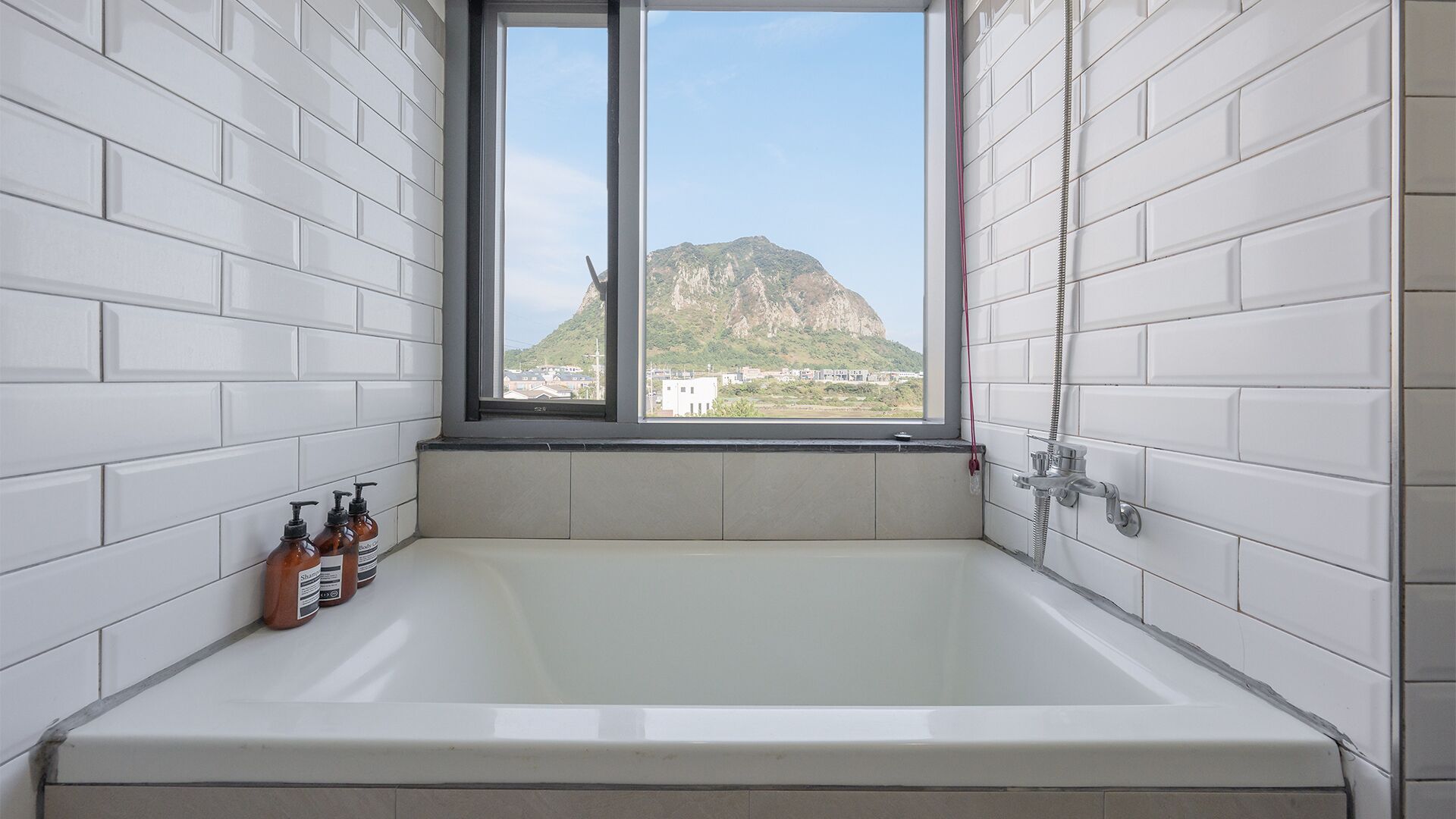 super deluxe room (on request discount on bubble spa 30%) | bathroom | shower, free toiletries, hair dryer, bidet