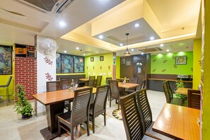 Breakfast, lunch, dinner served; Indian cuisine 