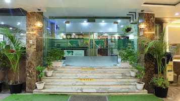 Pintu masuk hartanah