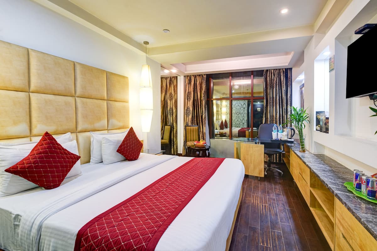 Deluxe Room, 1 Bedroom | Premium bedding, Select Comfort beds, minibar, in-room safe