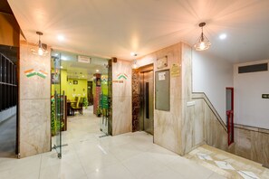 Breakfast, lunch and dinner served - Airport Hotel Grand Delhi (New Delhi)