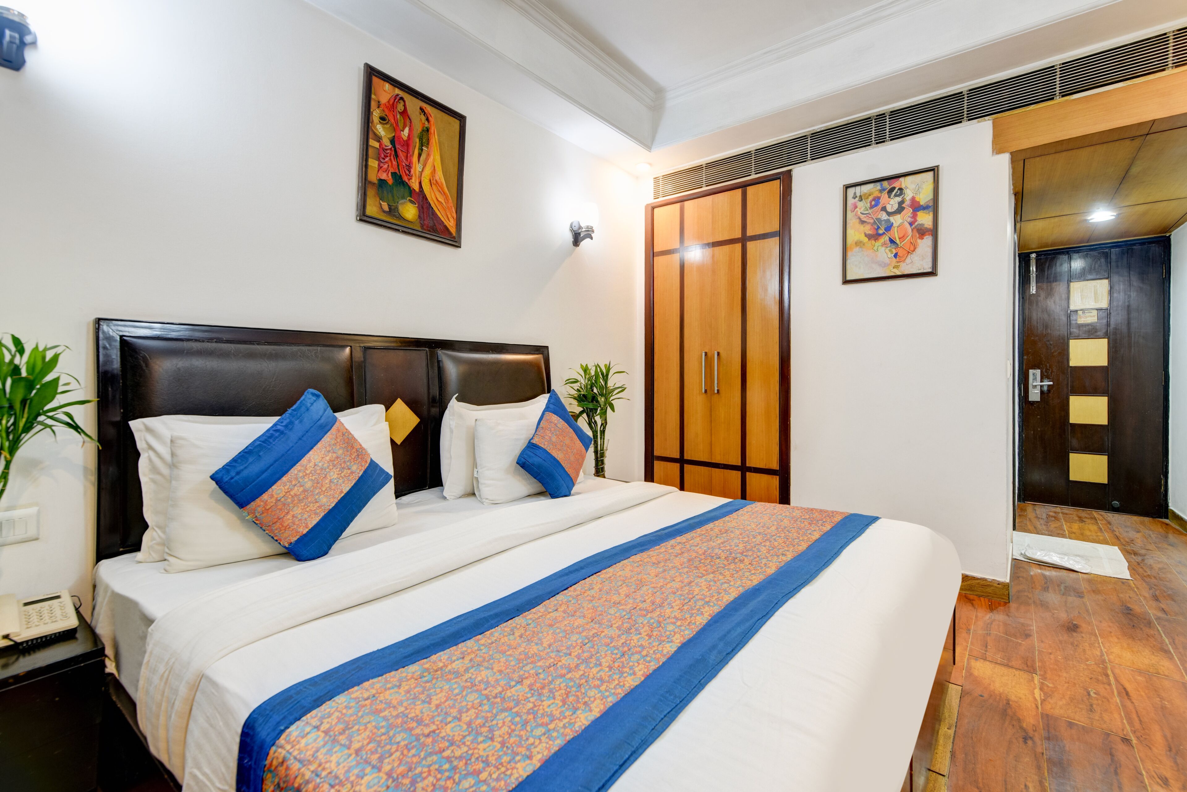 Deluxe Room, 1 Bedroom | Premium bedding, Select Comfort beds, minibar, in-room safe