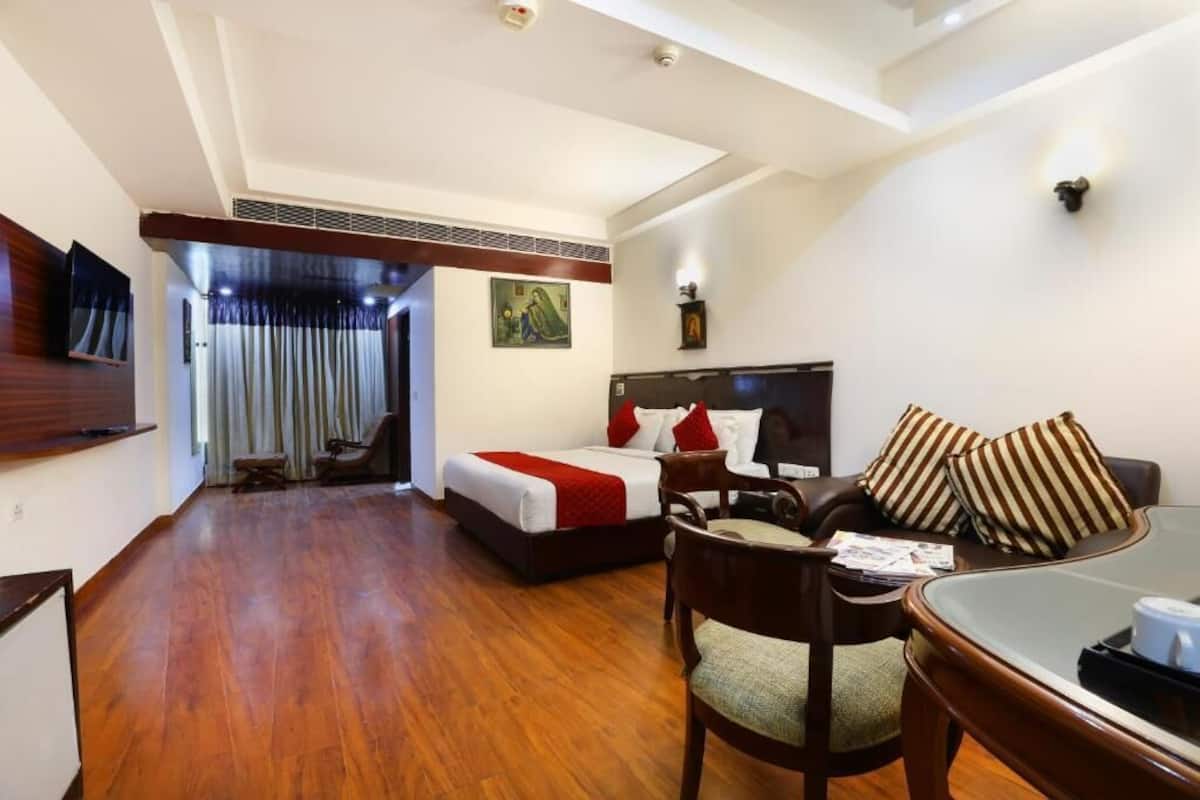 Club Room, 1 Bedroom | Premium bedding, Select Comfort beds, minibar, in-room safe