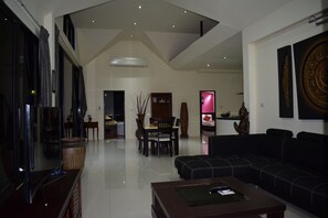 Suite Premium | Olohuone | Taulutelevisio