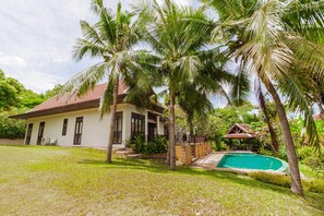 4 Bedrooms Villa with Private Pool | Hiên