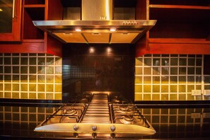 4 Bedrooms Villa with Private Pool | Cocina privada | Refrigerador, microondas, horno y utensilios de cocina 