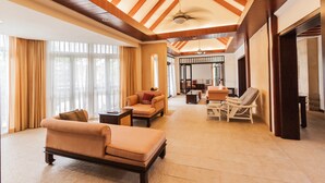 4 Bedrooms Villa with Private Pool | Living room - Ocean View Villa by Pattaya Sunny Rentals (Chonburi)