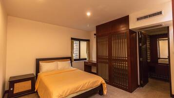 4 bedrooms, desk, free WiFi