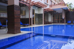 Unclassified image, 3 of 117, button - 9 Dragon Hotel (Phnom Penh)