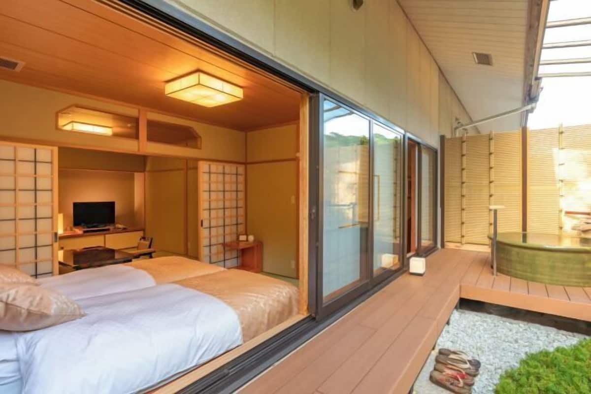 1 bedroom, premium bedding, down duvets, in-room safe