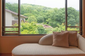 Traditional-Zimmer, Gartenblick (Japanese Style, Semi Open-air bath) | Blick vom Balkon