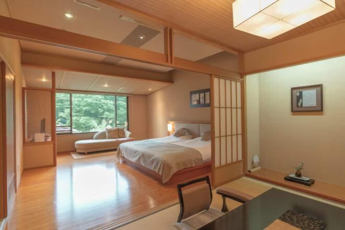 1 bedroom, premium bedding, down duvets, in-room safe