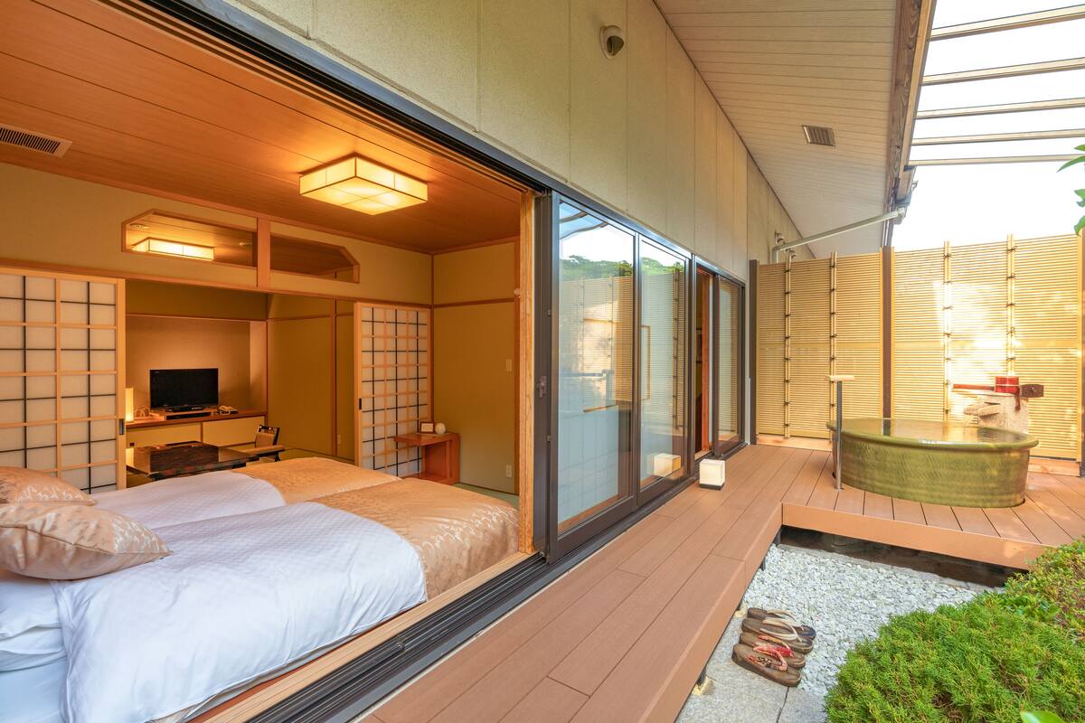 傳統客房, 2 間浴室 (JPN Style, Open-air bath, Garden) | 高級寢具、羽絨被、房內夾萬、書桌