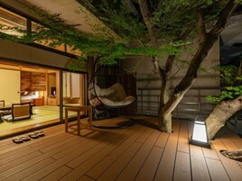 Habitación tradicional, vistas al jardín (JapaneseStyle, Inside bath, Foot bath) | Terraza o patio