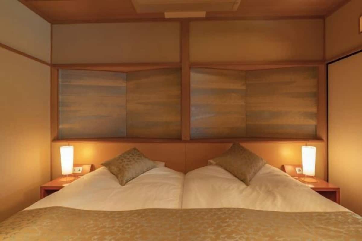 1 bedroom, premium bedding, down duvets, in-room safe