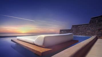 GOLDEN VILLA 1BEDROOM WITH POOL | 1 bedroom, in-room safe, blackout curtains, soundproofing