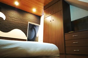 Daunenbettdecken, Schreibtisch, Zustellbetten, kostenloses WLAN