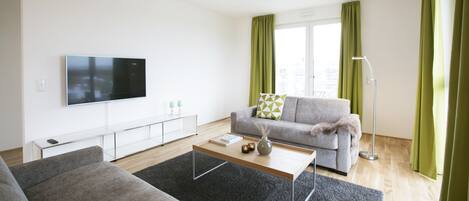 Suite – executive, 2 soverom, 2 bad, hageområde | Skrivebord, lydisolert og barnesenger (inkludert)