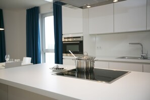 Suite Exécutive, 2 chambres, 2 salles de bains, côté jardin | Cuisine privée